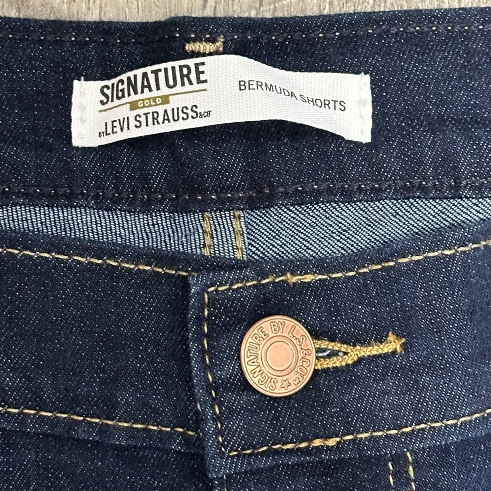 Women’s Levi’s 22 W36 XXL Navy Blue Denim Jeans Shorts Bermuda Rolled Stretch